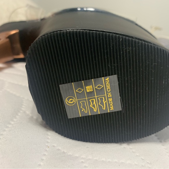 The shoe that invites you to stand out in a crowd! - Picture 5 of 6